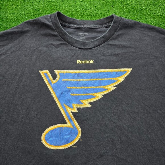 St Louis Blues Tshirt Mens 2XL Blue Reebok Winter Classic 2017 Pullover NHL - Picture 2 of 7